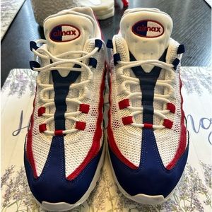 Men’s sized 13 Air max’s almost new.